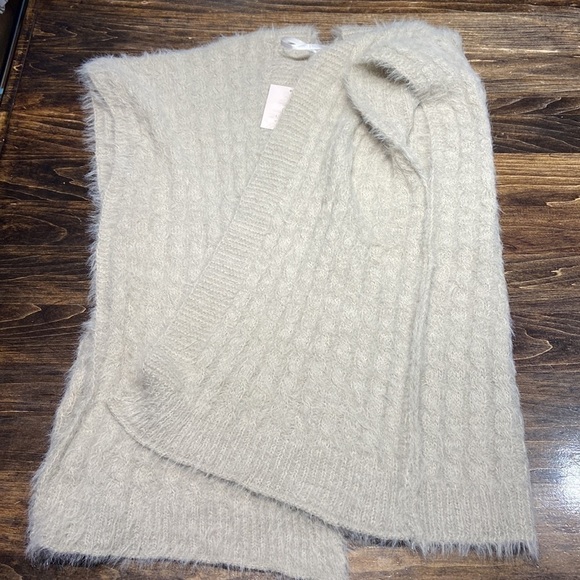 Luxuriously soft Lauren Conrad NWT sleeveless cardigan, sweater vest OS - Picture 6 of 8